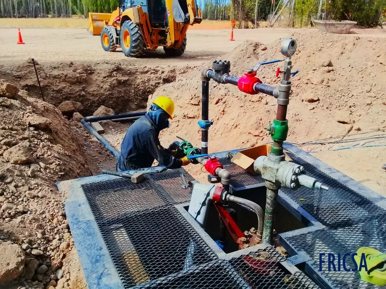 Cuadrilla realizando una intervención de mantenimiento sobre instalaciones operativas